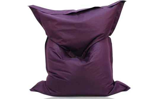 Hubatka Sitzsack in Brombeer, weich geformt und großzügig geschnitten.