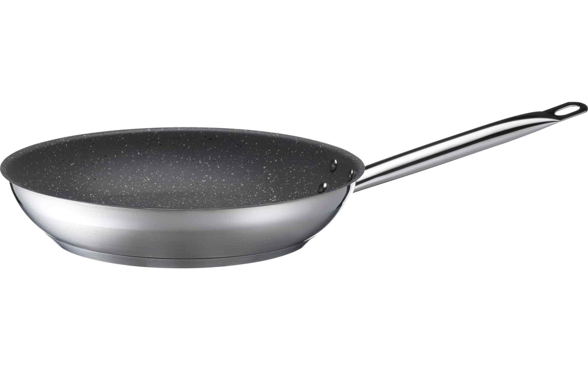 Mäser PROFESSIONAL GR Bratpfanne aus Silber mit dunkler, beschichteter Innenfläche und langem Griff