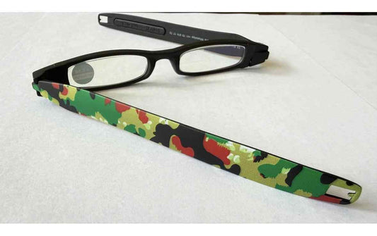 Lesebrille +2,5 Swiss Military von Figoline mit schwarzem Rahmen und Tarnmuster an den Bügeln