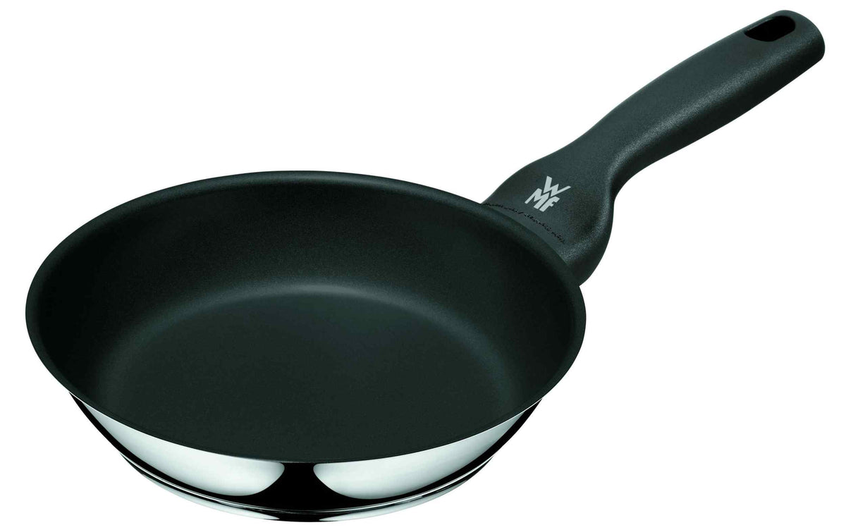 WMF CeraDur Profi Bratpfanne mit schwarzer Antihaftbeschichtung und langem Griff, 20 cm