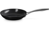 Le Creuset Essential Keramik-Bratpfanne, 20 cm, schwarz, mit langem Edelstahlgriff