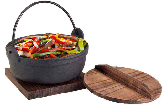 Nouvel Hot-Pan-Set mit dunkler Pfanne, Tragebügel, Holzuntersetzer und Deckel