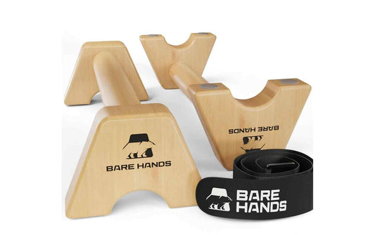 Bare Hands Liegestützgriffe aus hellem Holz mit schwarzem Logo und Trageband