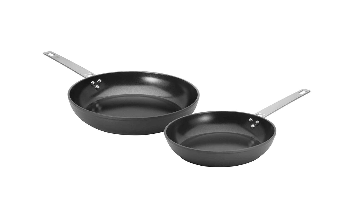 Electrolux Easy2Clean Pfannen-Set mit zwei schwarzen Pfannen und langen Metallgriffen