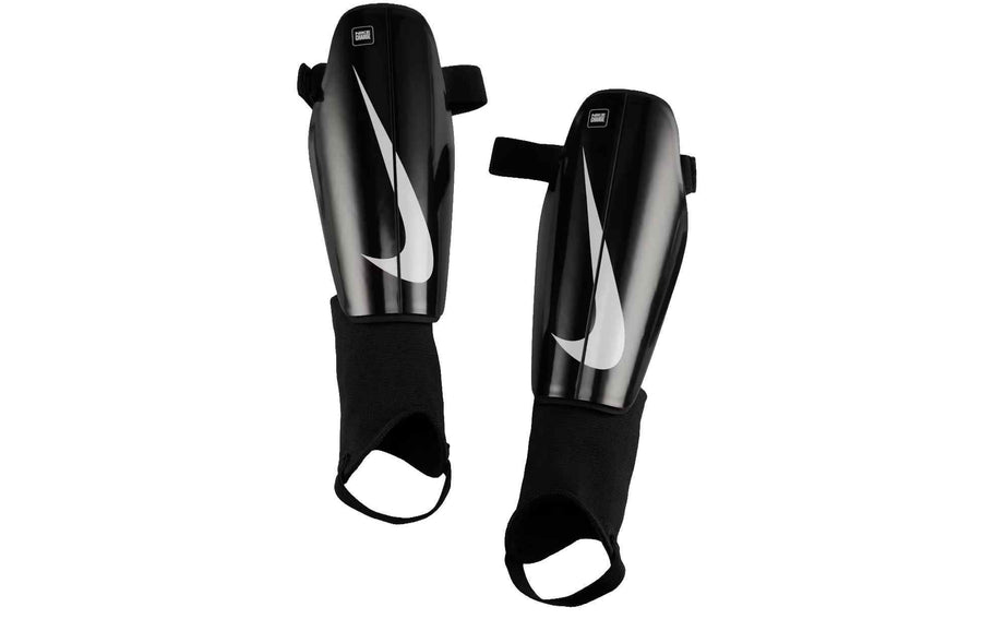 NIKE chienbeinschoner Charge Schwarz S